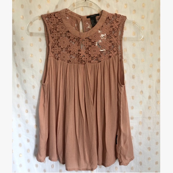 Forever 21 Tops - Forever 21 summer top with flower details